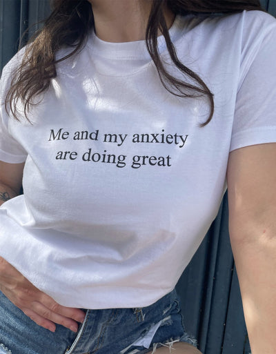 T-Shirt Donna "Me and my anxiety are doing great" - dandalo